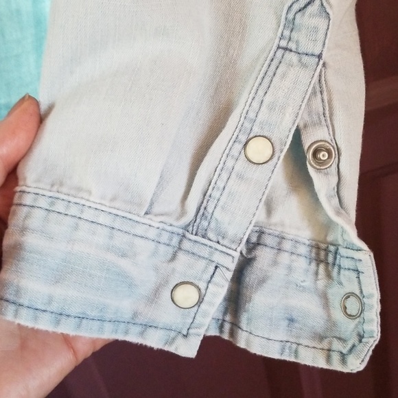 American Eagle light blue Jean shirt M- L - Picture 4 of 6